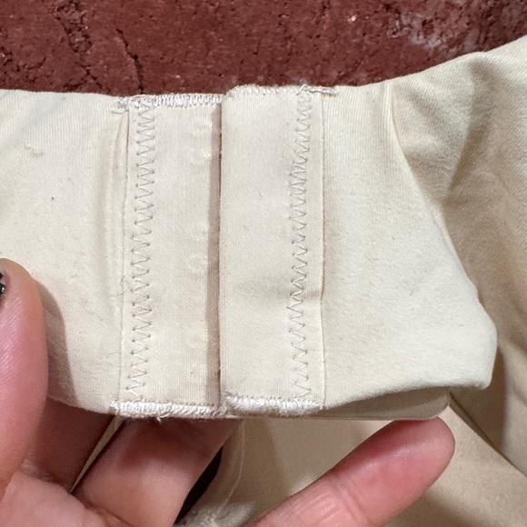 Skims  Bra - Picture 5 of 10